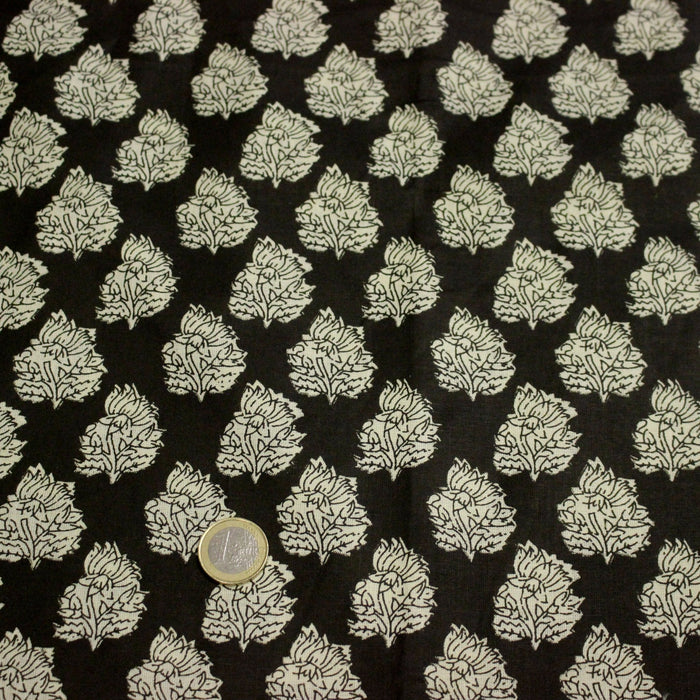 Tissu coton fin imprimé INDIENNES, noir aux fleurs tradtionnelles écrues - TissusPapi.com