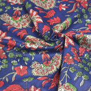 Tissu coton fin imprimé INDIENNES, bleu roi aux fleurs traditionnelles rouge magenta, vertes et écrues - TissusPapi.com