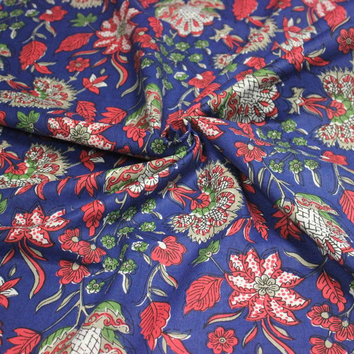 Tissu coton fin imprimé INDIENNES, bleu roi aux fleurs traditionnelles rouge magenta, vertes et écrues - TissusPapi.com