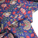 Tissu coton fin imprimé INDIENNES, bleu roi aux fleurs traditionnelles rouge magenta, vertes et écrues - TissusPapi.com