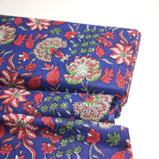 Tissu coton fin imprimé INDIENNES, bleu roi aux fleurs traditionnelles rouge magenta, vertes et écrues - TissusPapi.com