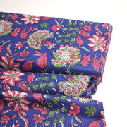 Tissu coton fin imprimé INDIENNES, bleu roi aux fleurs traditionnelles roses, vertes et écrues - TissusPapi.com