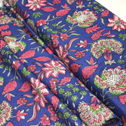 Tissu coton fin imprimé INDIENNES, bleu roi aux fleurs traditionnelles roses, vertes et écrues - TissusPapi.com