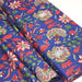 Tissu coton fin imprimé INDIENNES, bleu roi aux fleurs traditionnelles rouge magenta, vertes et écrues - TissusPapi.com