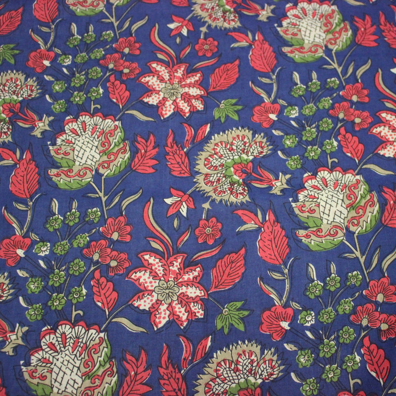Tissu coton fin imprimé INDIENNES, bleu roi aux fleurs traditionnelles rouge magenta, vertes et écrues - TissusPapi.com