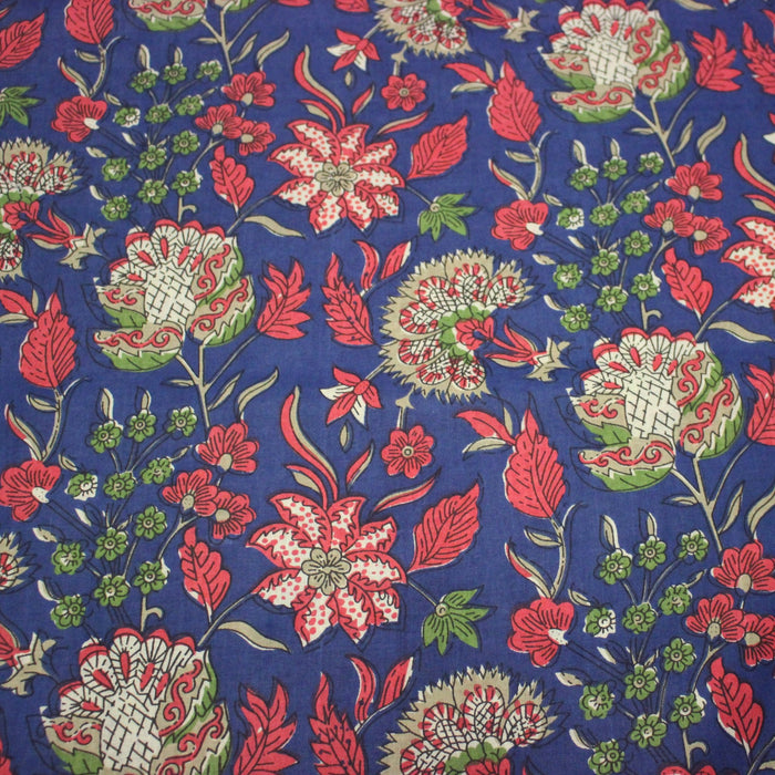 Tissu coton fin imprimé INDIENNES, bleu roi aux fleurs traditionnelles rouge magenta, vertes et écrues - TissusPapi.com