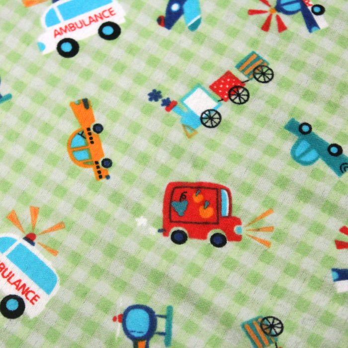 Tissu Finette Pilou Pilou pour enfants, motifs de petites voitures, avions et hélicos, fond vichy vert et blanc