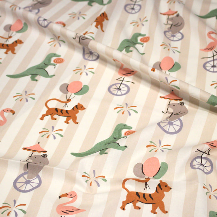 Tissu cotonnade enfant rayé sable blanc aux dinos, tigres et flamands rose - STANDARD 100 OEKO-TEX