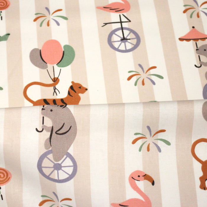 Tissu cotonnade enfant rayé sable blanc aux dinos, tigres et flamands rose - STANDARD 100 OEKO-TEX