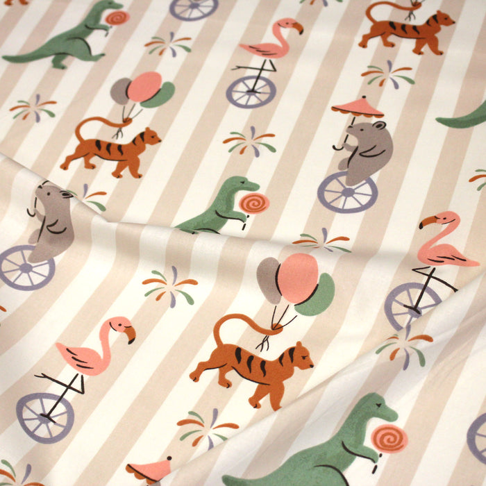 Tissu cotonnade enfant rayé sable blanc aux dinos, tigres et flamands rose - STANDARD 100 OEKO-TEX