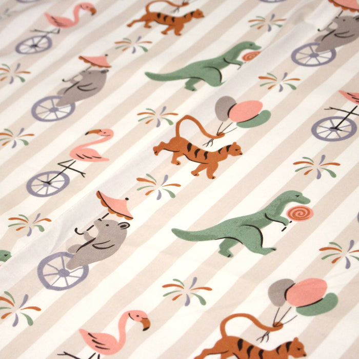 Tissu cotonnade enfant rayé sable blanc aux dinos, tigres et flamands rose - STANDARD 100 OEKO-TEX