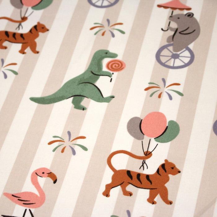 Tissu cotonnade enfant rayé sable blanc aux dinos, tigres et flamands rose - STANDARD 100 OEKO-TEX