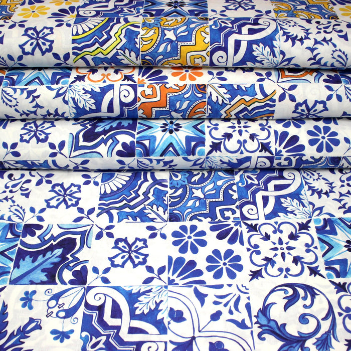 Tissu cotonnade AZULEJOS aux carreaux de faïence : bleu roi / bleu jaune / bleu orange - TissusPapi.com