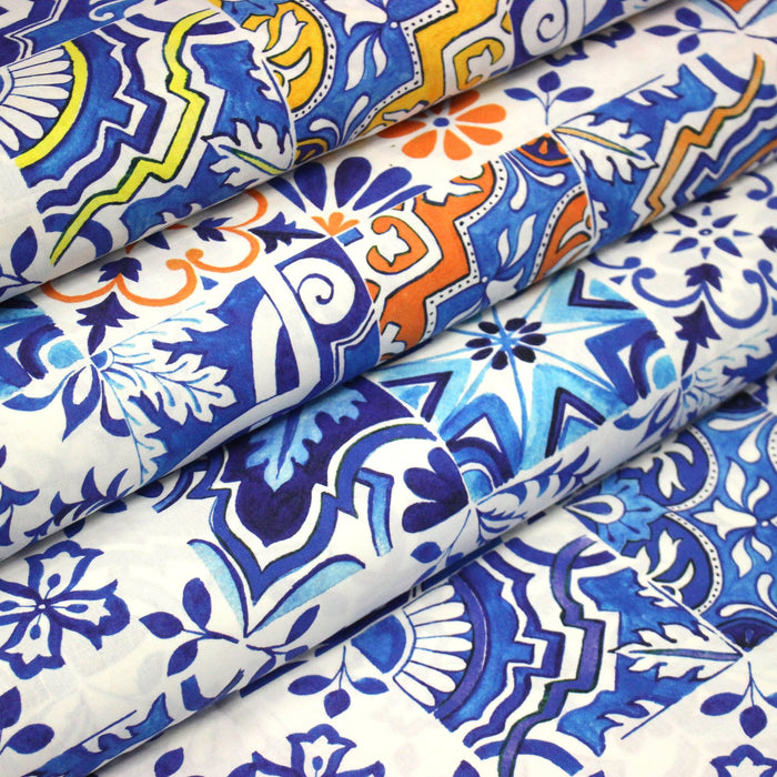 Tissu cotonnade AZULEJOS aux carreaux de faïence : bleu roi / bleu jaune / bleu orange - TissusPapi.com