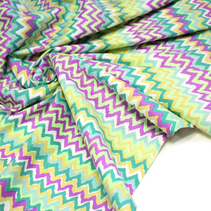 Tissu gabardine coton imprimé motif géométrique ZIG ZAG vert fluo blanc jaune mauve