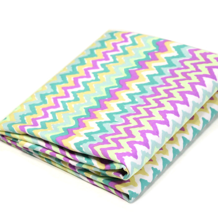 Tissu gabardine coton imprimé motif géométrique ZIG ZAG vert fluo blanc jaune mauve