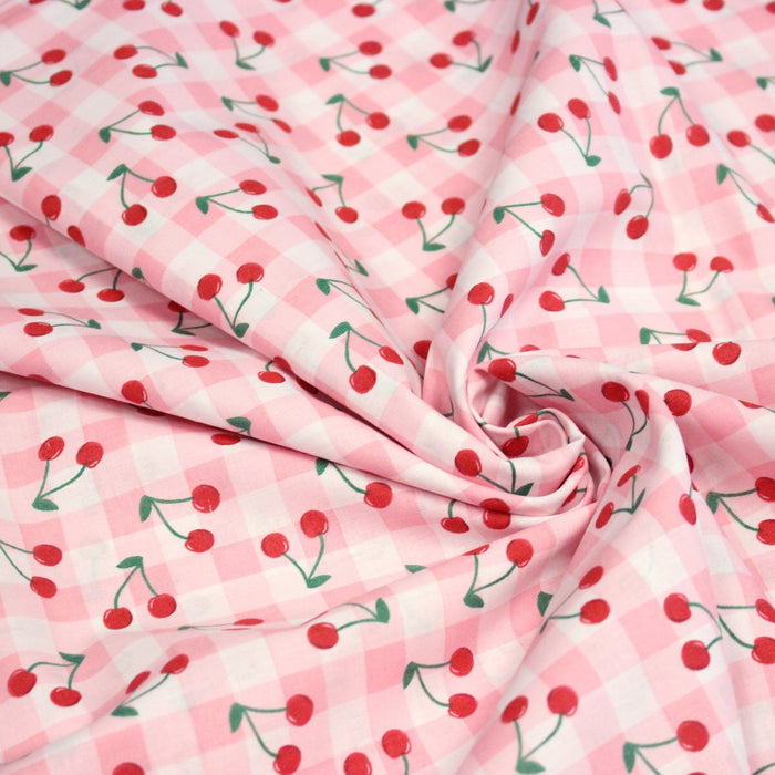 Tissu cotonnade Vichy rose et blanc aux cerises rouges - COLLECTION ÉTÉ - TissusPapi.com