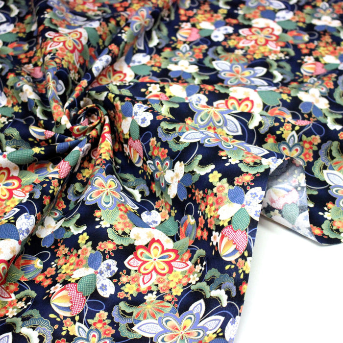 Tissu cotonnade motif japonais traditionnels : fleuris multicolores, fond noir / bleu / rouge - COLLECTION JAPON DORÉ - TissusPapi.com