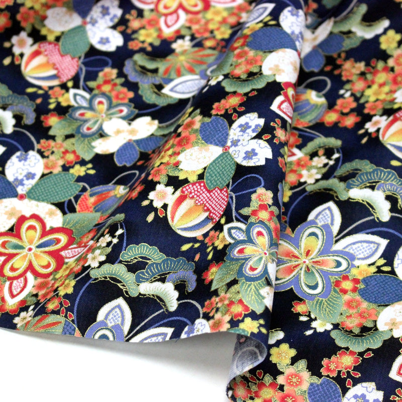 Tissu cotonnade motif japonais traditionnels : fleuris multicolores, fond noir / bleu / rouge - COLLECTION JAPON DORÉ - TissusPapi.com