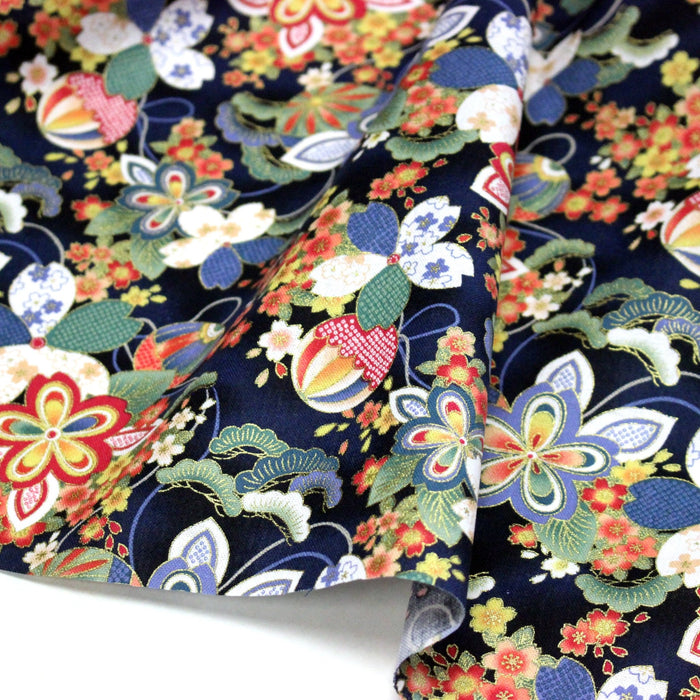Tissu cotonnade motif japonais traditionnels : fleuris multicolores, fond noir / bleu / rouge - COLLECTION JAPON DORÉ - TissusPapi.com