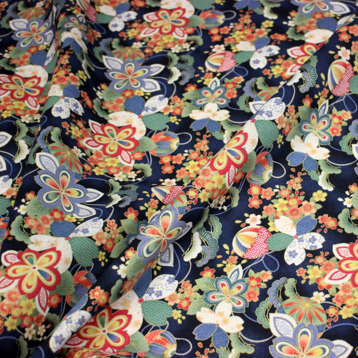 Tissu cotonnade motif japonais traditionnels : fleuris multicolores, fond noir / bleu / rouge - COLLECTION JAPON DORÉ - TissusPapi.com