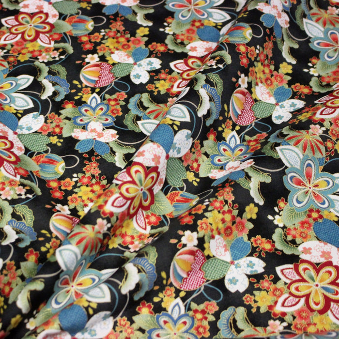 Tissu cotonnade motif japonais traditionnels : fleuris multicolores, fond noir / bleu / rouge - COLLECTION JAPON DORÉ - TissusPapi.com