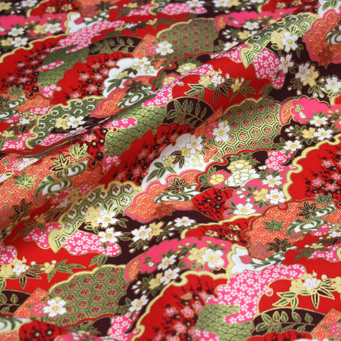 Tissu cotonnade motif japonais traditionnels : fleurs de cerisier, nuages et motifs géométriques dorés, fond bleu / rouge - COLLECTION JAPON DORÉ - TissusPapi.com