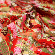 Tissu cotonnade motif japonais traditionnels : fleurs de cerisier, nuages et motifs géométriques dorés, fond bleu / rouge - COLLECTION JAPON DORÉ - TissusPapi.com