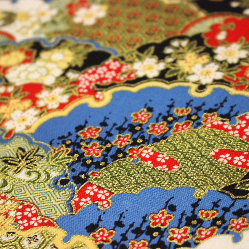 Tissu cotonnade motif japonais traditionnels : fleurs de cerisier, nuages et motifs géométriques dorés, fond bleu / rouge - COLLECTION JAPON DORÉ - TissusPapi.com