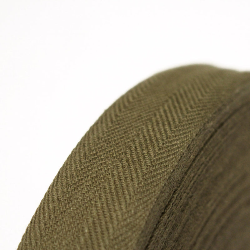 Ruban sergé de coton souple chevrons vert kaki 30mm - Galette de 100 mètres - Fabrication française - TissusPapi.com