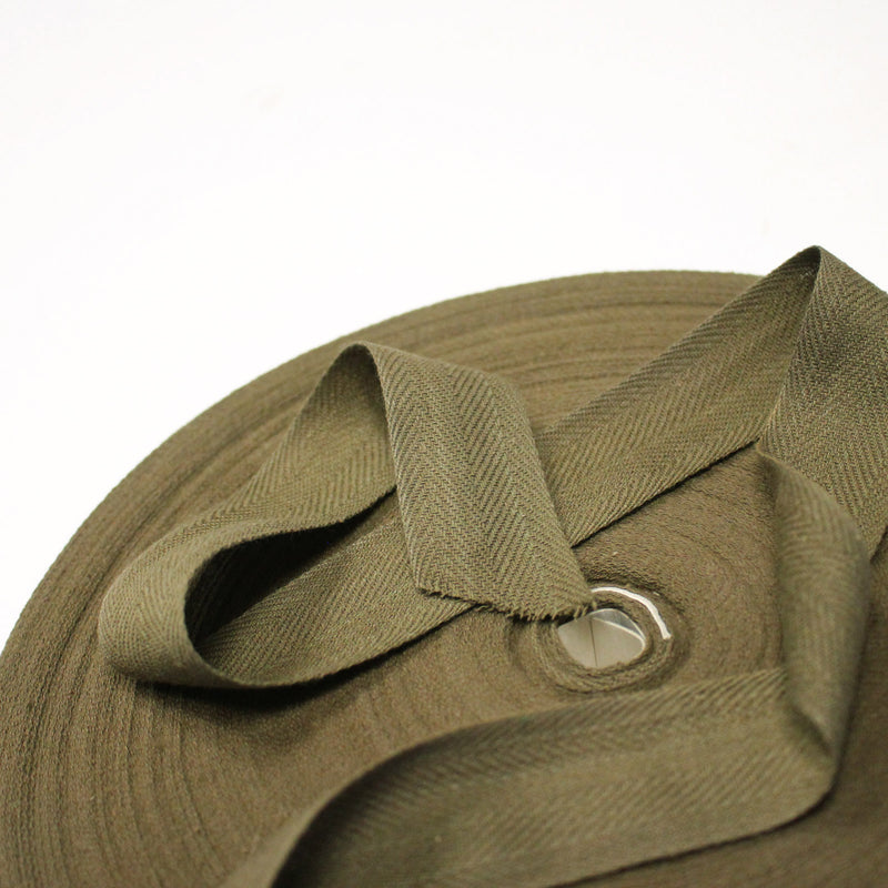 Ruban sergé de coton souple chevrons vert kaki 30mm - Galette de 100 mètres - Fabrication française - TissusPapi.com