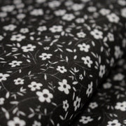 Tissu cotonnade noir aux fleurs blanches - OEKO - TEX - TissusPapi.com