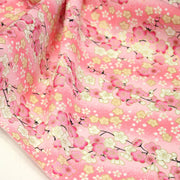 Tissu cotonnade motif japonais fleurs de cerisier : tons roses ou tons bleus– COLLECTION JAPON DORÉ - TissusPapi.com