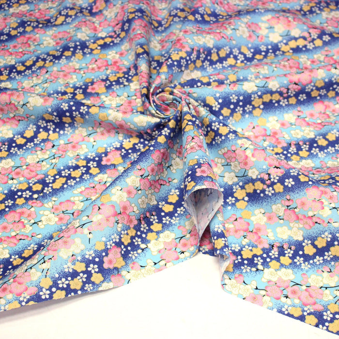 Tissu cotonnade motif japonais fleurs de cerisier : tons roses ou tons bleus– COLLECTION JAPON DORÉ - TissusPapi.com
