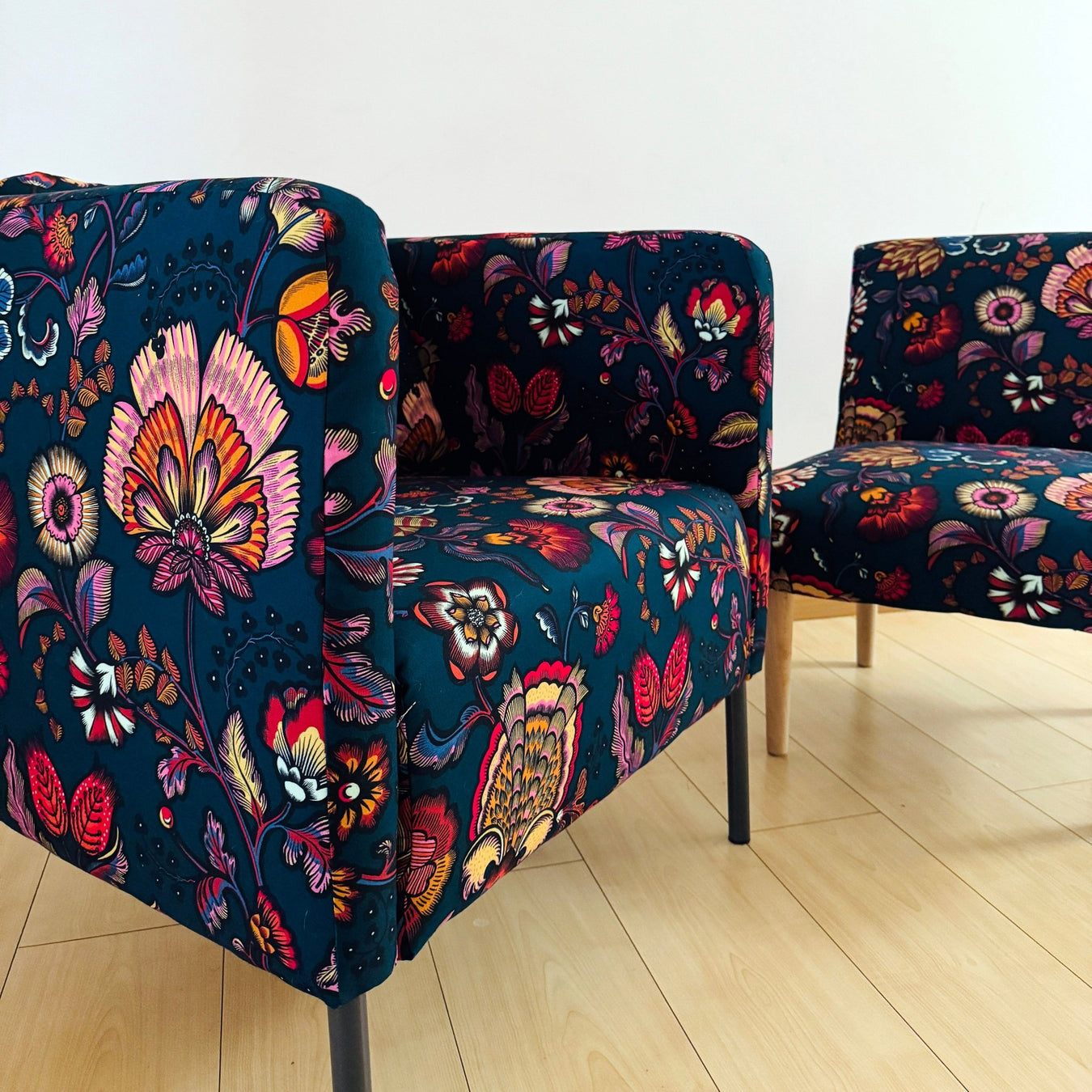 Tissu demi-natté coton bleu pétrole motif floral INDIENNES par Inkfabrik - Collection Thevenon - TissusPapi.com