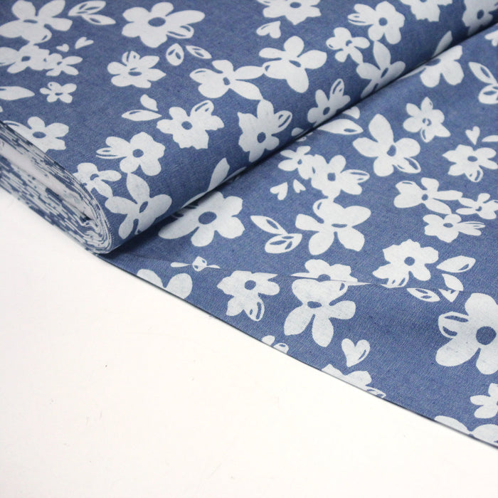 Tissu Chambray de coton bleu aux fleurs blanches - OEKO-TEX