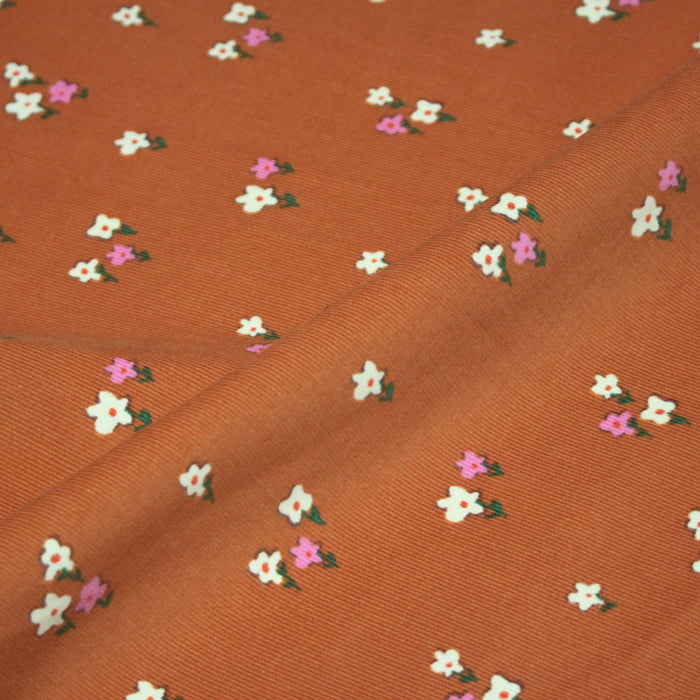 Tissu velours milleraies imprimé rouille aux fleurs écrues et roses - OEKO-TEX