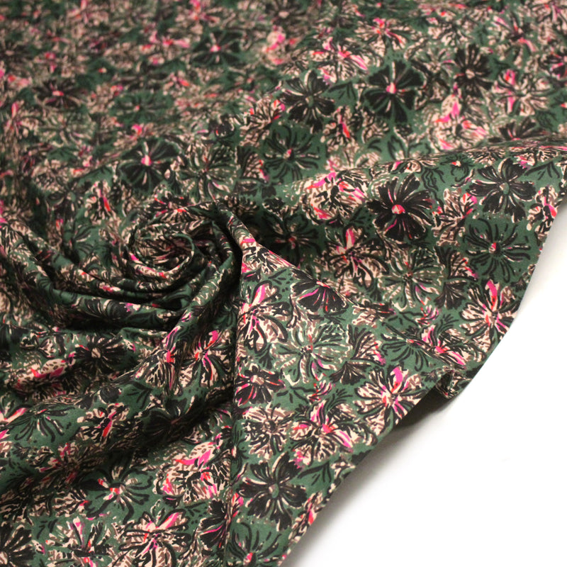 Tissu cotonnade ESTORIL fleuri vert aux touches noires, fuchsia et écrues - STANDARD 100 OEKO - TEX - TissusPapi.com