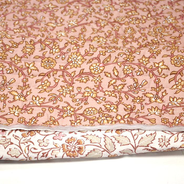 Tissu Matelassé coton motif KALAMKARI aux fleurs indiennes ocres, fond rose ou fond blanc - OEKO-TEX