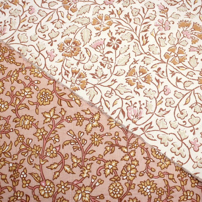 Tissu Matelassé coton motif KALAMKARI aux fleurs indiennes ocres, fond rose ou fond blanc - OEKO-TEX