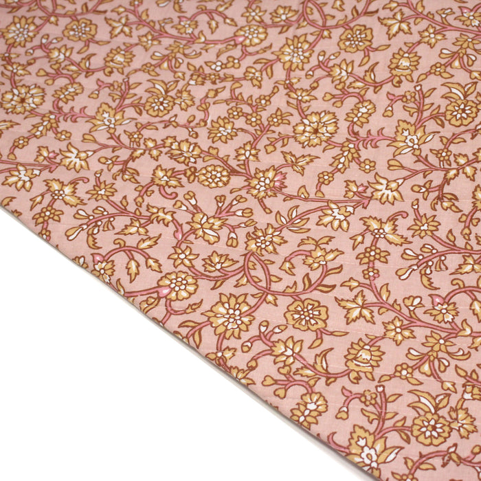 Tissu Matelassé coton motif KALAMKARI aux fleurs indiennes ocres, fond rose ou fond blanc - OEKO-TEX