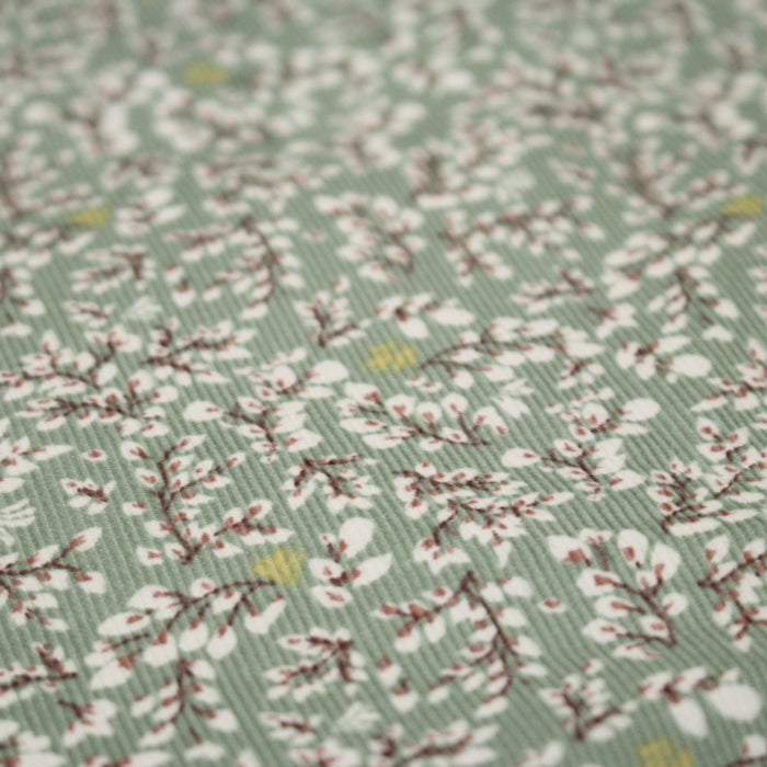 Tissu velours milleraies vert sauge aux fines fleurs blanches - OEKO-TEX