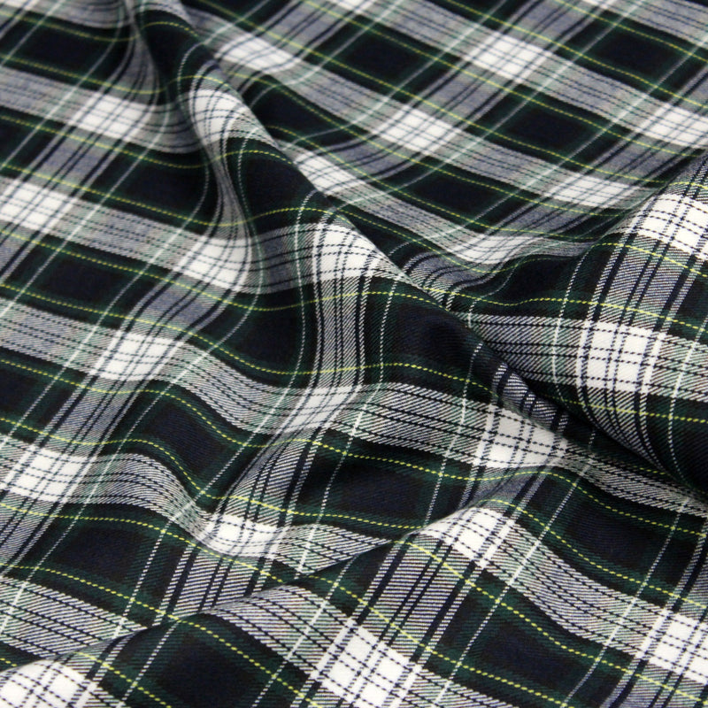 Tissu habillement Tartan carreaux motif traditionnel bleu marine, vert et blanc - OEKO - TEX® - TissusPapi.com