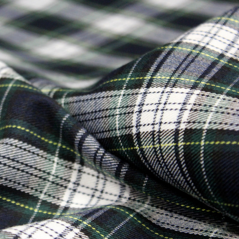 Tissu habillement Tartan carreaux motif traditionnel bleu marine, vert et blanc - OEKO - TEX® - TissusPapi.com