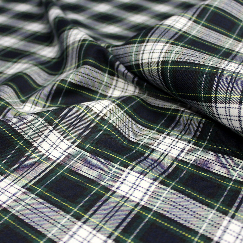 Tissu habillement Tartan carreaux motif traditionnel bleu marine, vert et blanc - OEKO - TEX® - TissusPapi.com