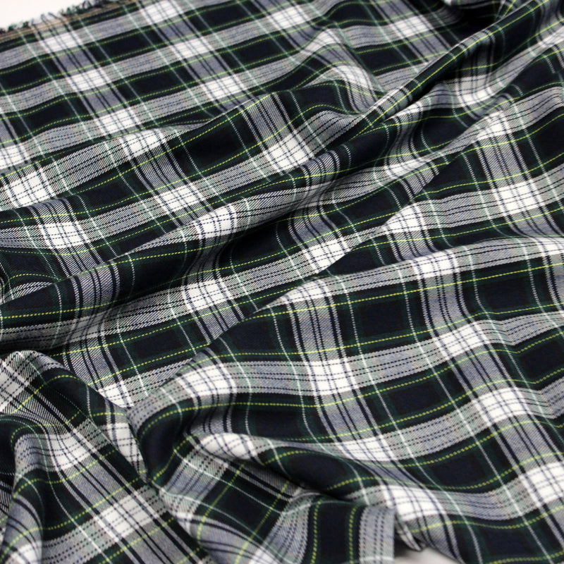 Tissu habillement Tartan carreaux motif traditionnel bleu marine, vert et blanc - OEKO - TEX® - TissusPapi.com
