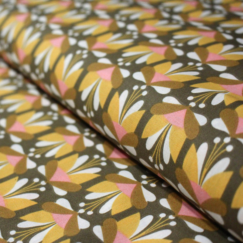 Tissu cotonnade SEVENTIES fleurs géométriques, jaune & rose fond kaki - STANDARD 100 OEKO - TEX - TissusPapi.com