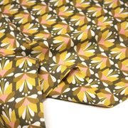Tissu cotonnade SEVENTIES fleurs géométriques, jaune & rose fond kaki - STANDARD 100 OEKO - TEX - TissusPapi.com