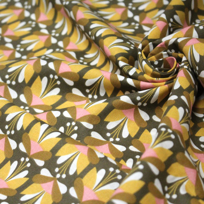 Tissu cotonnade SEVENTIES fleurs géométriques, jaune & rose fond kaki - STANDARD 100 OEKO-TEX
