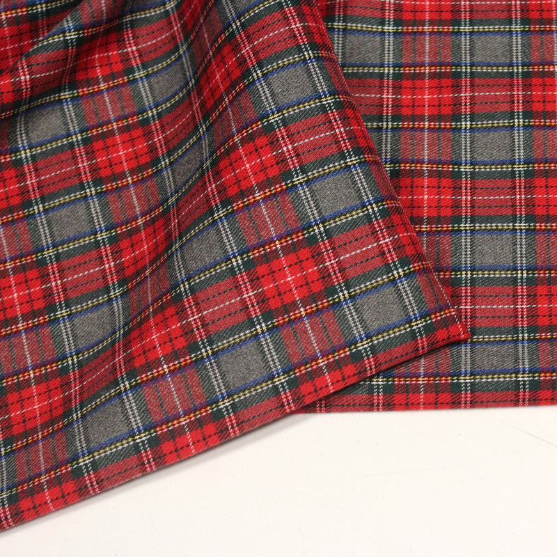 Tissu habillement Tartan carreaux motif traditionnel rouge, vert et gris - OEKO - TEX® - TissusPapi.com